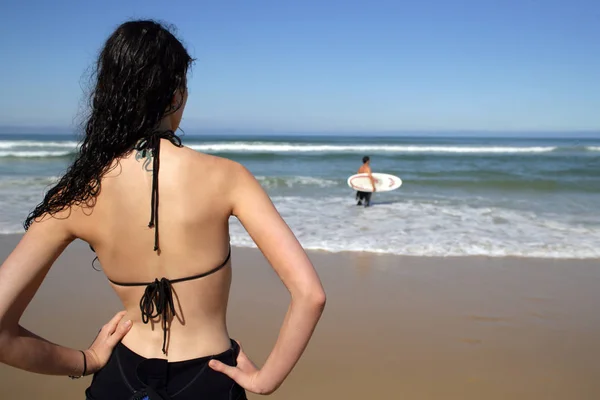 Women Facing Sea — Stock Photo, Image