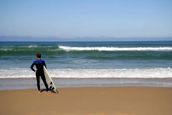 Surfer Met Bodyboard Het Strand — Stockfoto