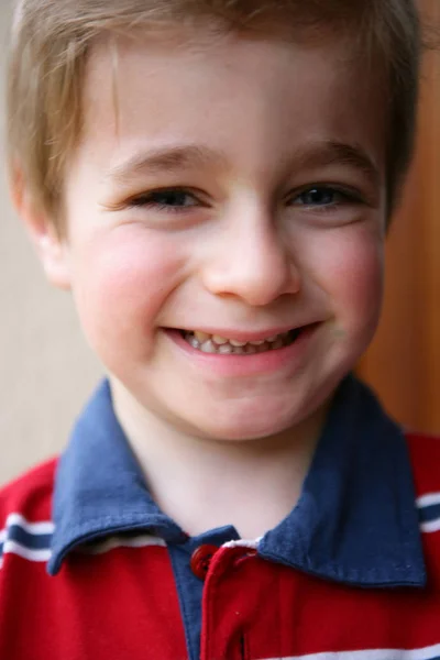 笑顔の少年の肖像 — ストック写真