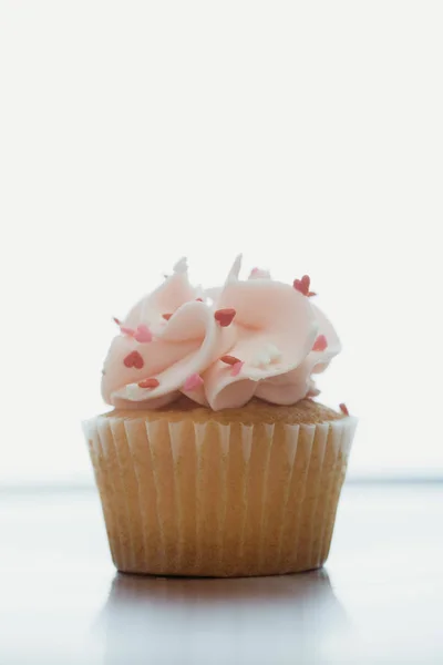 Cupcake Sprinkles Sitting Silver Surface Vertically Framed Shot — Stok fotoğraf