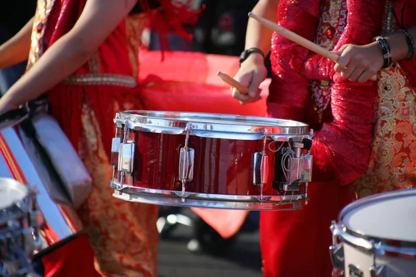 Vestido Homem Jogar Snare Perfil — Fotografia de Stock