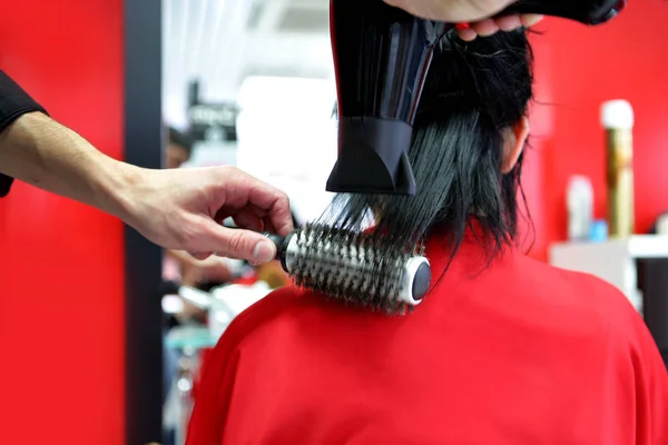 Friseur Föhn Haar Einer Frau — Stockfoto