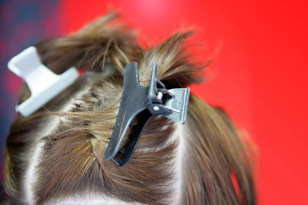 Saç Makasıyla Bir Kadının Saçı — Stok fotoğraf