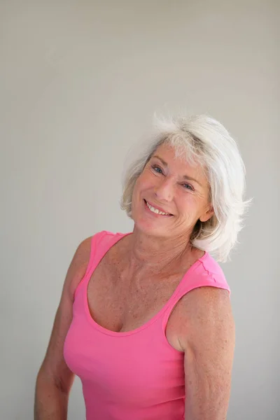 Retrato Una Mujer Mayor Sonriendo — Foto de Stock