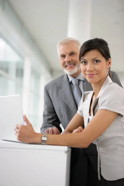 Portrait Smiling Woman Next Man Costume Front Laptop — Stock Photo, Image