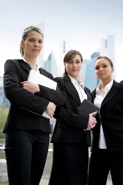 Group Women Front Buildings Tailleur — Stock Photo, Image