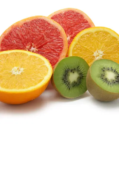 Pamplemousse Kiwi Orange Coupés Deux Sur Fond Blanc — Photo