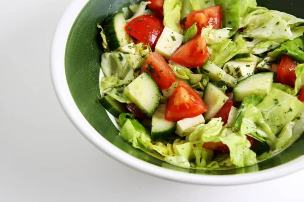 Gemischter Grüner Salat Mit Tomaten Gurken Und Schafskäse — Stockfoto