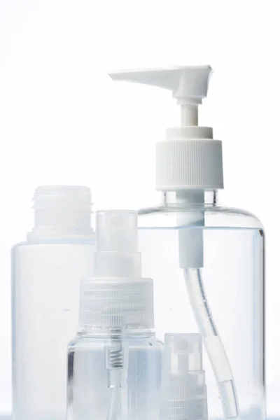 Kosmetikflaschen Mit Flüssigseife Auf Weißem Hintergrund — Stockfoto