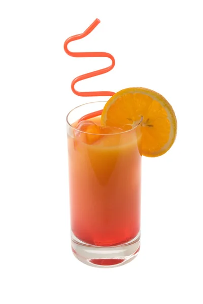 Geslacht Het Strand Gemengd Drankje Met Oranje Garnering Witte Achtergrond — Stockfoto