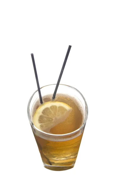 Long Island Ice Tea Gemengde Drank Met Citroenschijfje Witte Achtergrond — Stockfoto