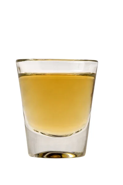 ウイスキーきちんとでショットガラス上の白い背景 — ストック写真