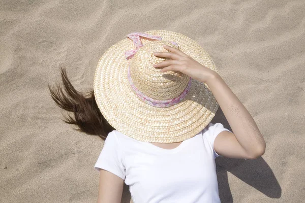 Mulher Japonesa Deitada Uma Praia — Fotografia de Stock