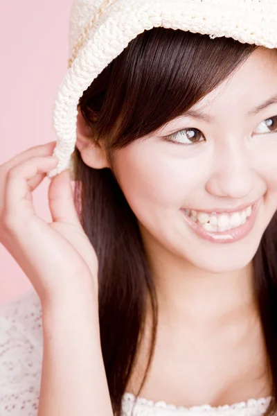 Japansk Ung Kvinna Sätta Hatt — Stockfoto