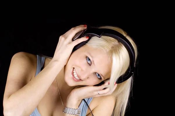 Blondes Mädchen Mit Kopfhörern — Stockfoto