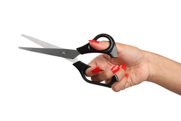 Mão Com Esmalte Vermelho Segurando Uma Tesoura — Fotografia de Stock