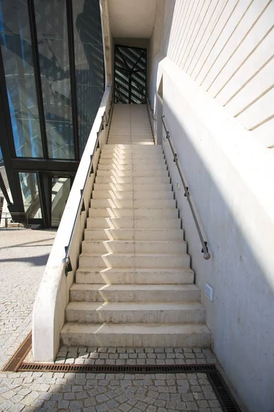 Porta Cristal Andar Cima Durante Dia — Fotografia de Stock