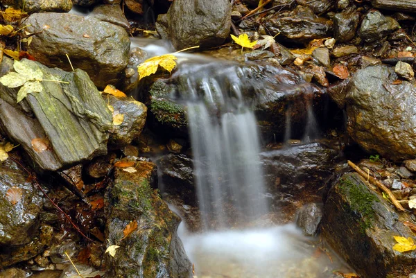 Malerischer Blick Auf Majestätische Landschaft Mit Wasserfall — Stockfoto