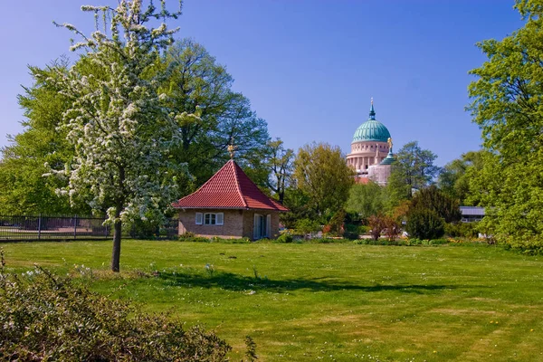 Szenischer Blick Auf Die Christliche Kirchenarchitektur — Stockfoto