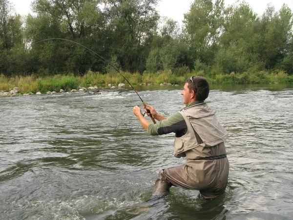 Pêcheur Avec Bateau Pêche Dans Rivière — Photo
