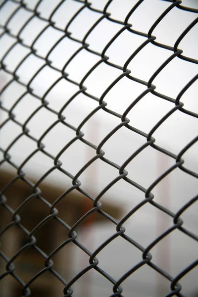 闭合金属丝栅栏 — 图库照片
