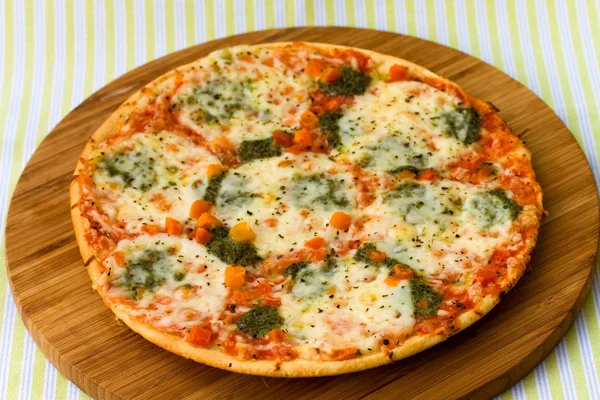 Pizza Supreme Mit Mozzarella Brokkoli — Stockfoto