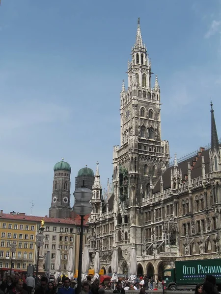Ayuntamiento Munich Con Frauenkirche —  Fotos de Stock