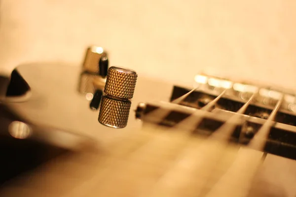 Detalhe Uma Guitarra Baixo — Fotografia de Stock