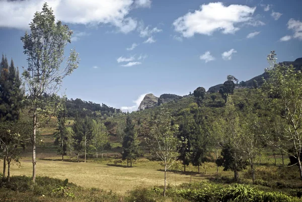 Vista Panorâmica Bela Paisagem Com Gama Montanhas — Fotografia de Stock