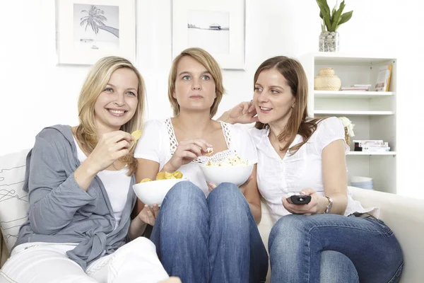 Three Girlfriends Watch — Stock Photo, Image