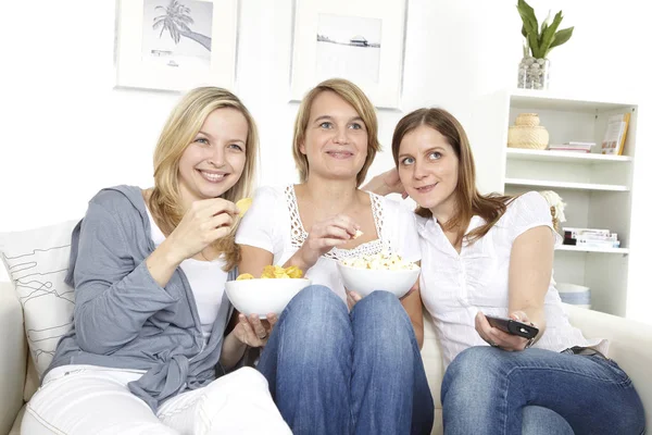 Three Girlfriends Watch — Stock Photo, Image