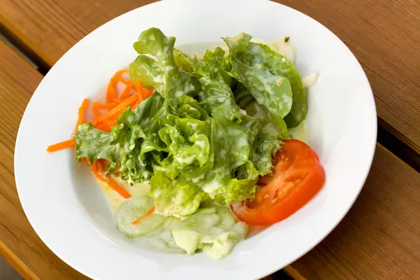 Domatesli Karışık Salata — Stok fotoğraf