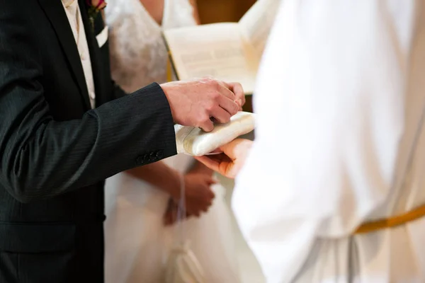 Groom Taking Rings Wedding — Stock Photo, Image