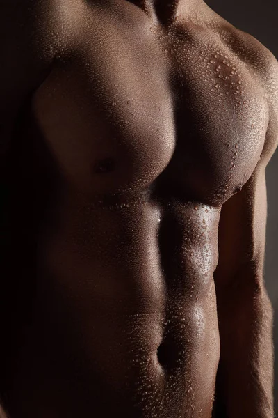 Muskulös Man Med Naken Bål Svart Bakgrund — Stockfoto