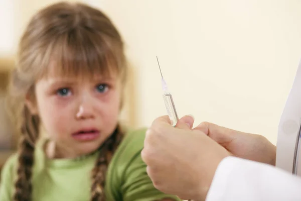 Pediatrzy Dziećmi Wstrzyknięcie — Zdjęcie stockowe
