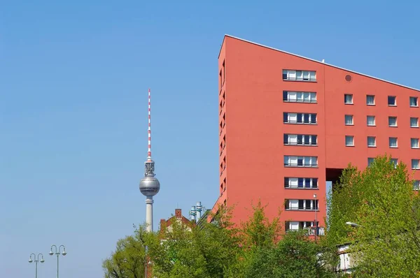 Tower Berlin Med Rosa Hus — Stockfoto