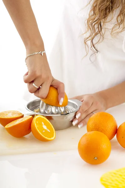 Cuenco Femenino Con Zumo Naranja Frutas Frescas — Foto de Stock