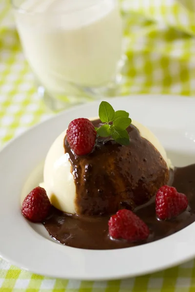 Vanilla Pudding Chocolate Sauce — Stock Photo, Image