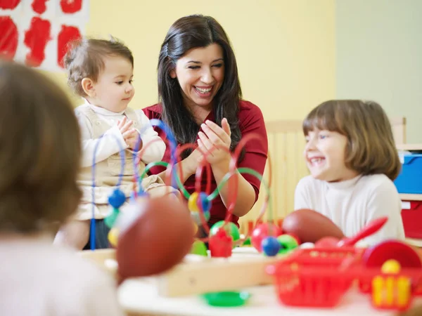 Tre Bambine Maestra — Foto Stock