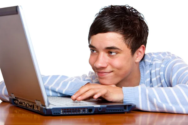 Adolescent Avec Ordinateur Sur Internet — Photo