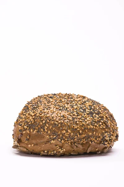 Beyaz Zemin Üzerinde Taze Ekmek — Stok fotoğraf