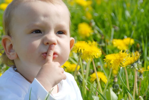 Dedo Sobre Boca Retrato Infantil — Foto de Stock