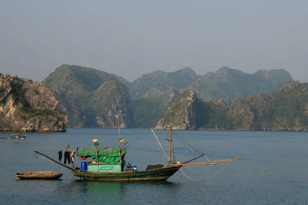 Boot Halong Bay — Stockfoto