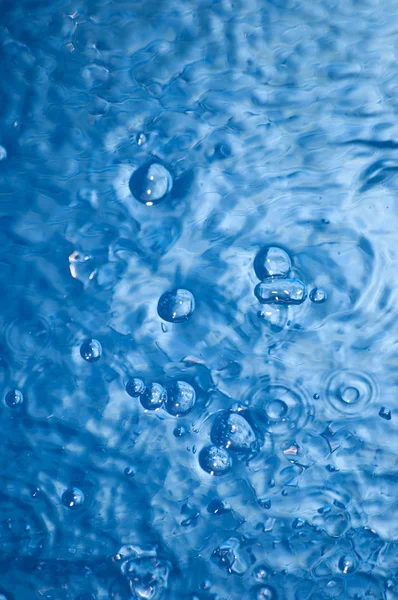 Vatten Droppe Blå Bakgrund — Stockfoto