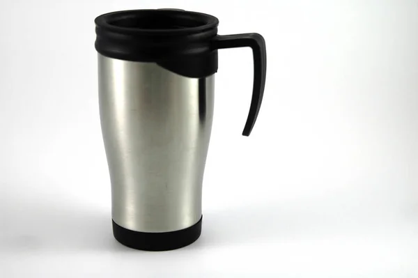 Mug Metal Vacío Sobre Fondo Blanco — Foto de Stock