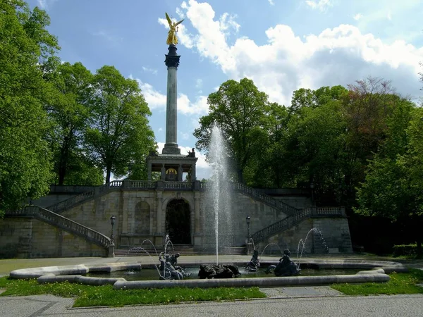 Wolne Legowiska Anioł Fontanną Monachium — Zdjęcie stockowe