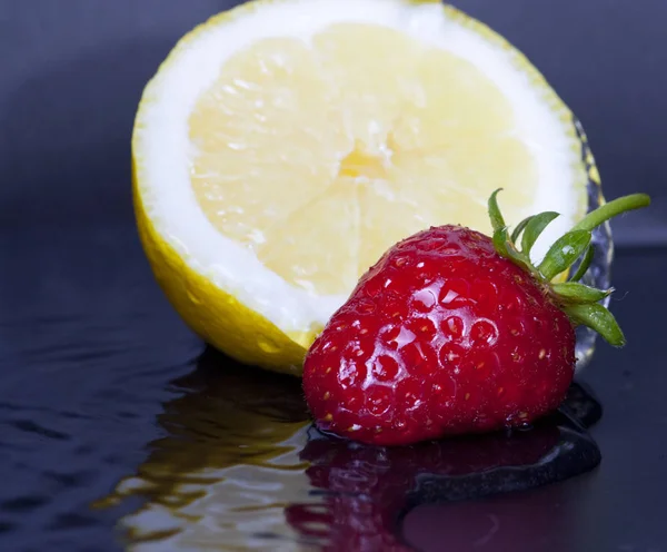 Fruits Frais Fraises Sur Table — Photo