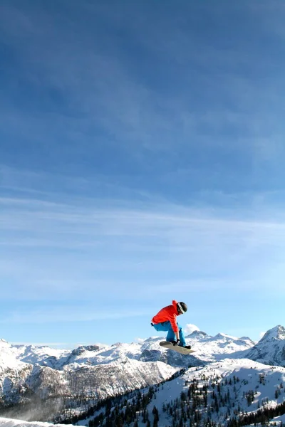 Kayak Merkezindeki Yamaçta Snowboard — Stok fotoğraf