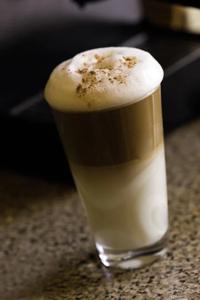 Latte Macchiato Kaffeetrinken — Stockfoto