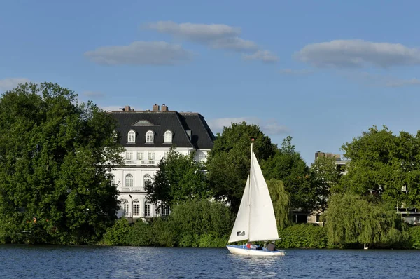 Zeilen Een Meer — Stockfoto